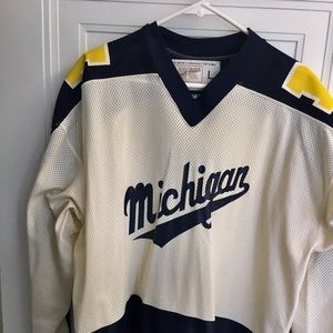 Vintage Michigan Wolverines hockey jersey (Size L)